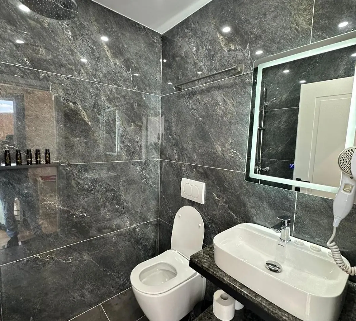 Hotel Europa Krujë 0*,