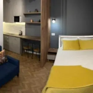 https://florents-superb-studio-free-parking-garden.hotels-in-tirana.com
